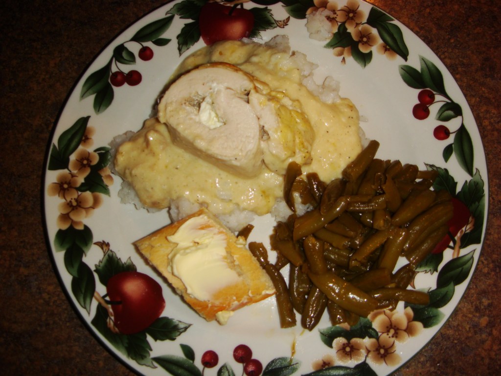 Specialty Chicken over rice, green beans and bread with butter.  Yums!